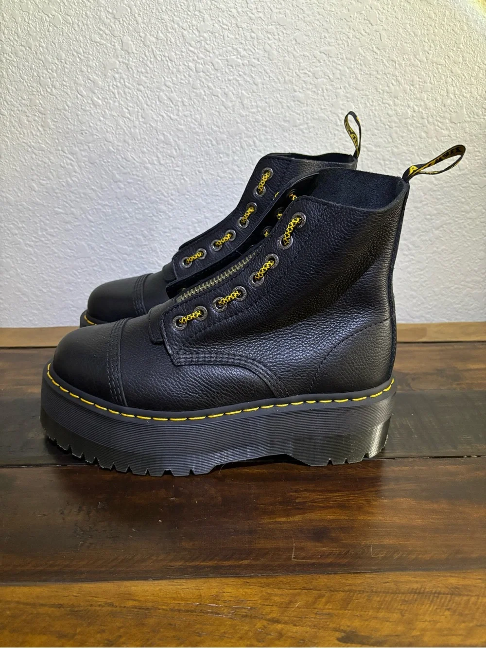 Dr. Martens Women’s Sinclair Max Platform Boot. Black. Size 11.